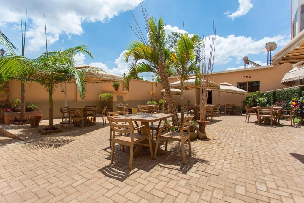 Civitas Hotel Кигали Экстерьер фото