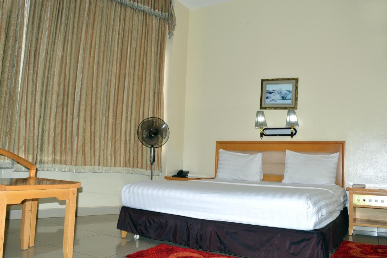 Civitas Hotel Кигали Экстерьер фото